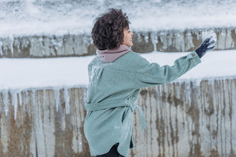 Cheveux crépus en hiver : comment éviter la casse ?