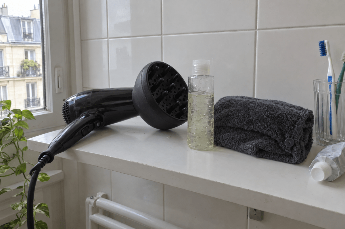 Diffuseur cheveux bouclés : comment bien s'en servir ? - In Haircare