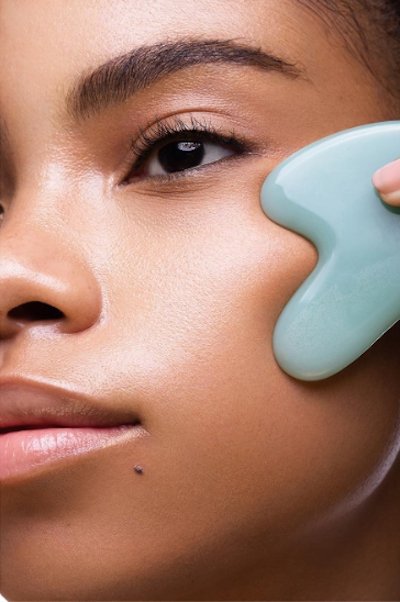 Le Gua Sha: simple tendance ou réellement efficace ? - In Haircare