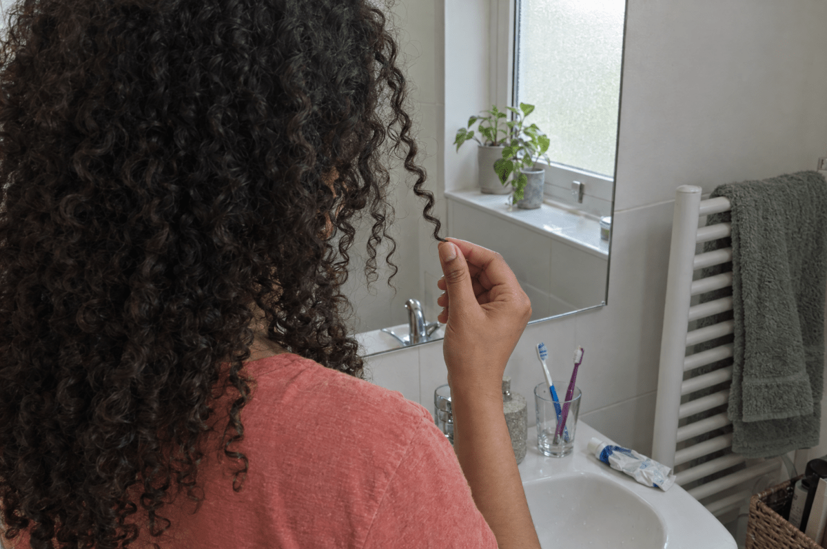 Nœuds de fées : pourquoi vos cheveux se nouent seuls ? - In Haircare