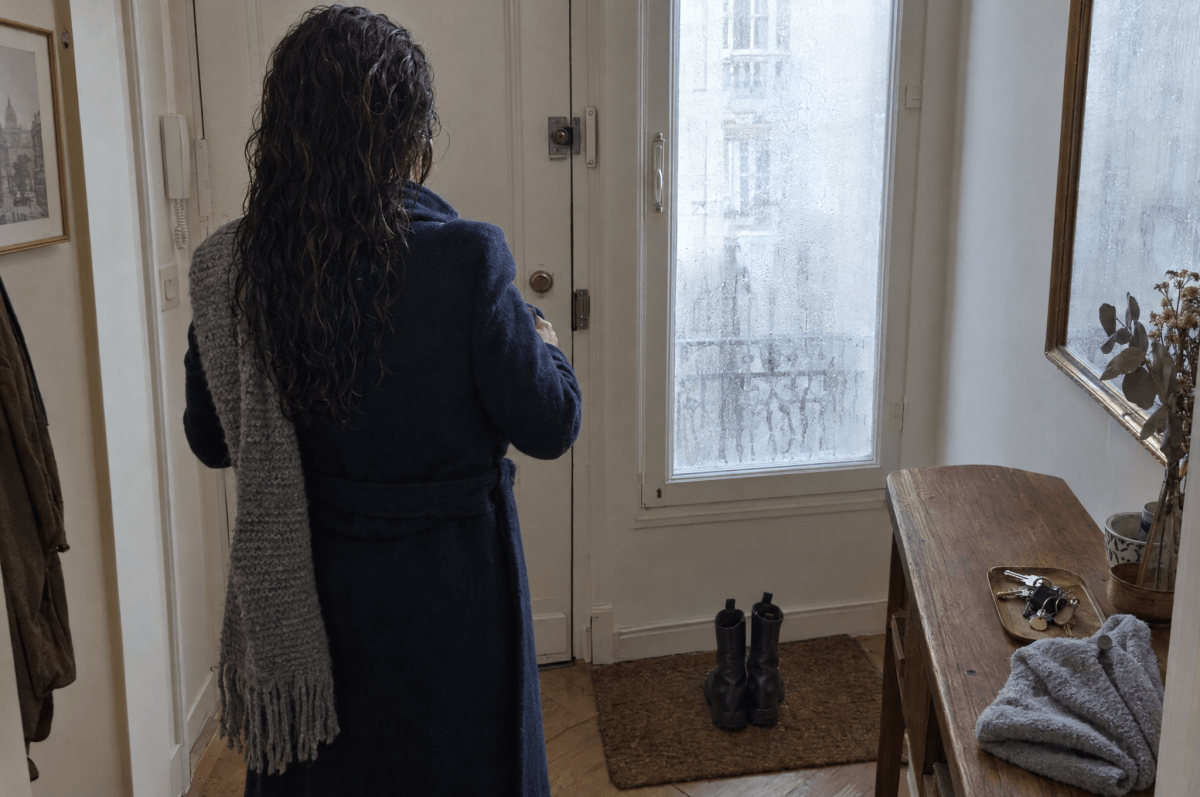 Sortir les cheveux mouillés quand il fait froid : risqué ? - In Haircare