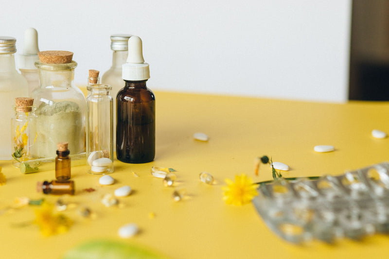 Conservation des compléments cheveux : combien stocker ?